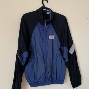 VINTAGE NIKE SPELLOUT WINDBREAKER